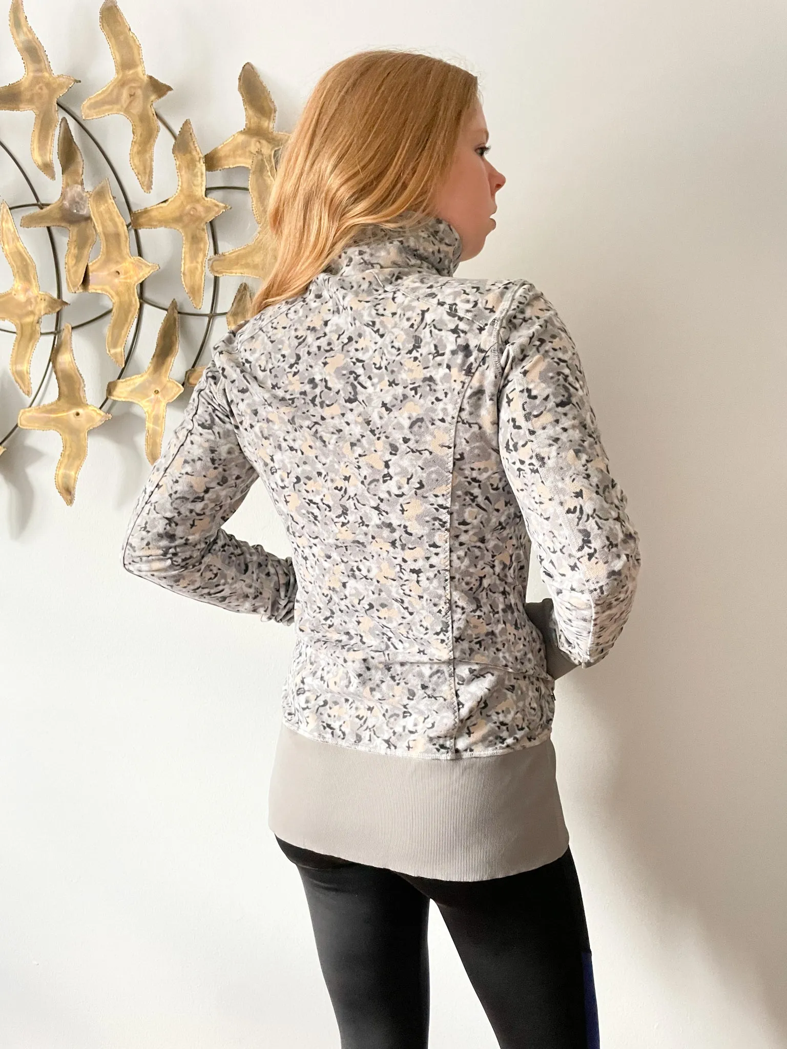 Lululemon Grey Beige Dotted InStill Workout Zipper Jacket - Size 8